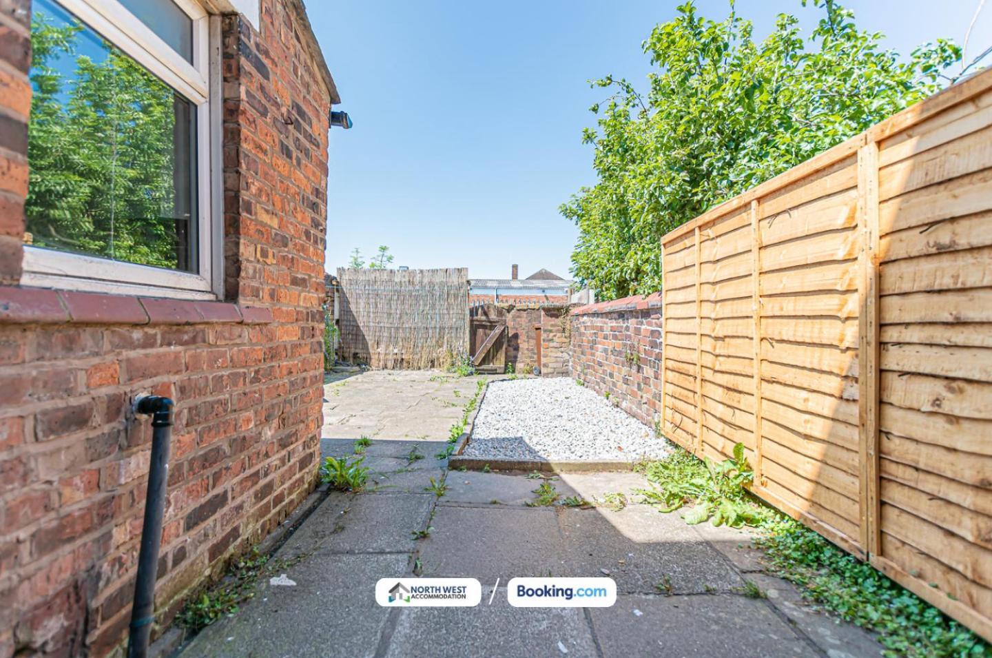 Modern 3Br House In Ince Ideal For Contractors & Long Stays Wigan Exterior photo