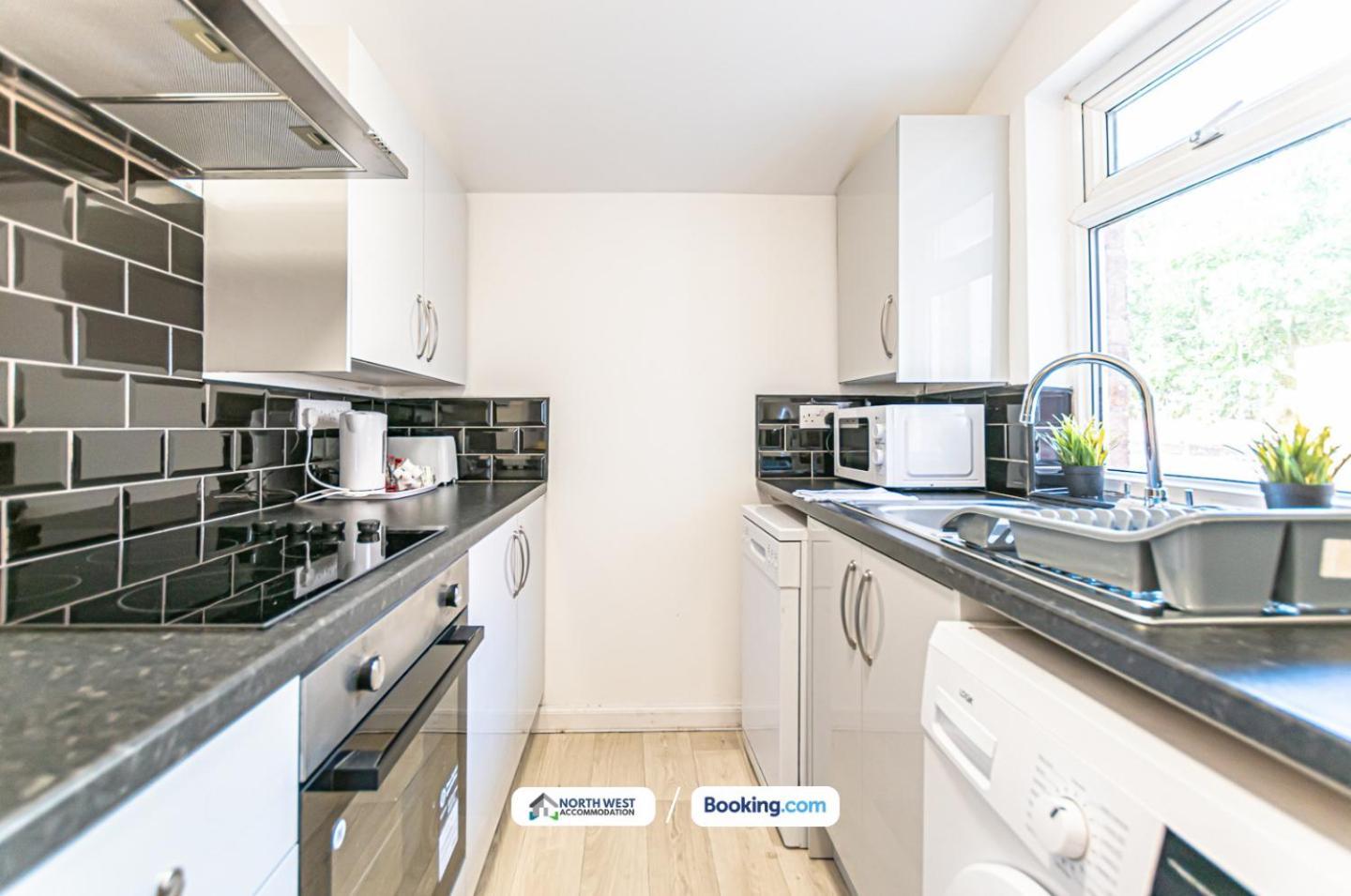 Modern 3Br House In Ince Ideal For Contractors & Long Stays Wigan Exterior photo